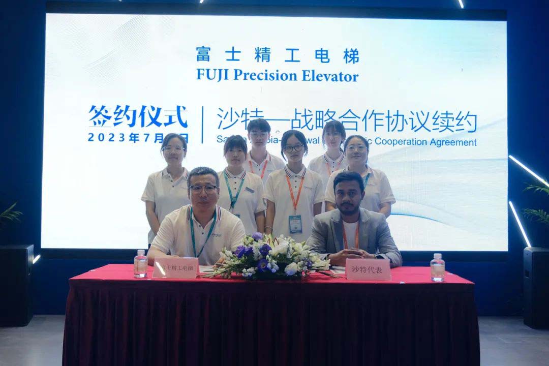 During the three days of the exhibition, there were continuous signings on the spot! FUJI Precision Elevator creates brilliant with you