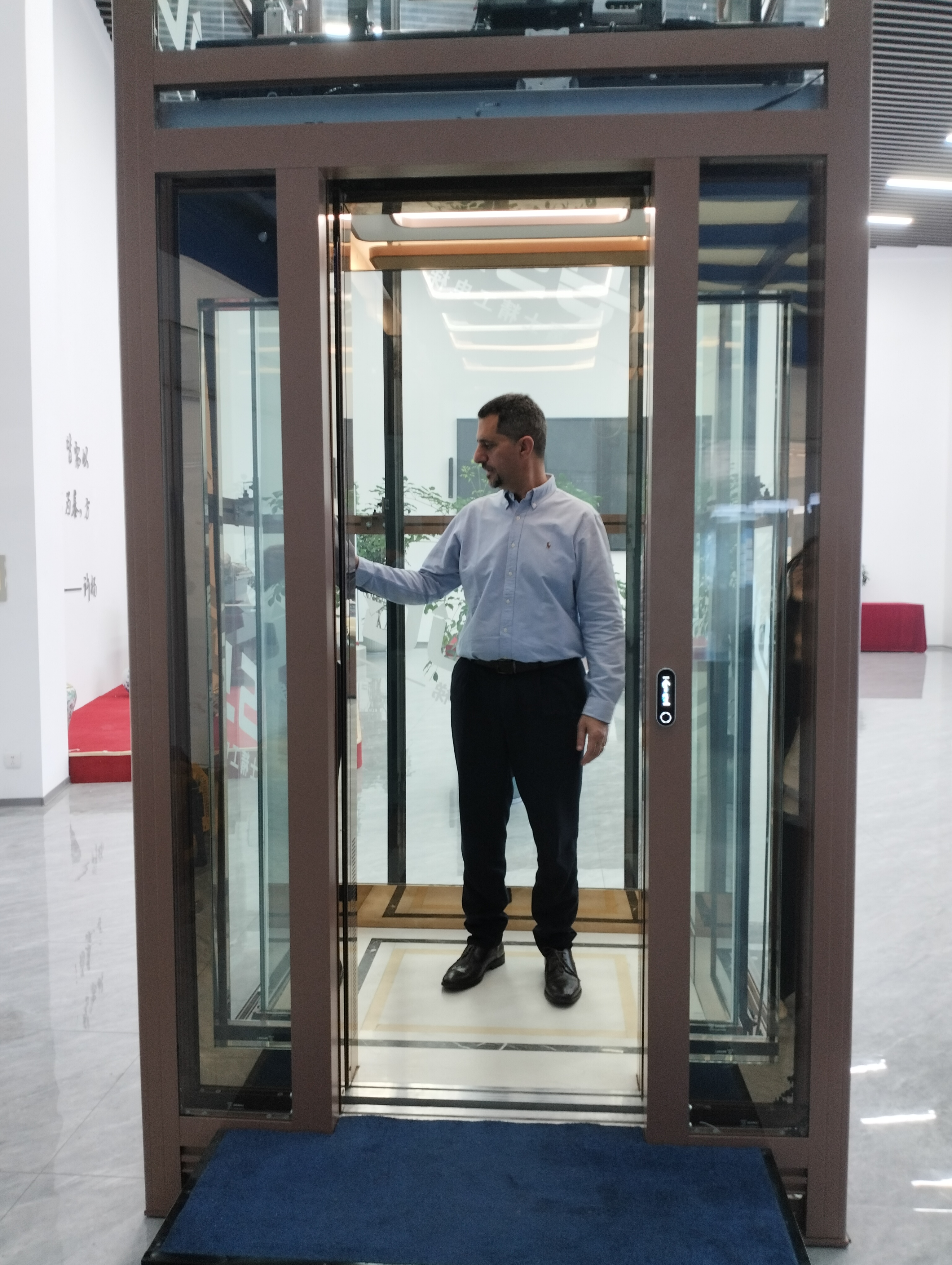 Middle Eastern customers visited the Chinese elevator factory, and FUJI Precision warmly received them