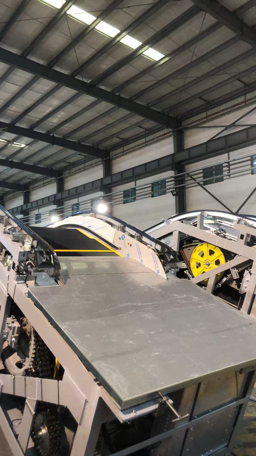 Escaleras mecánicas de precisión FUJI | Fiables, seguras y diseñadas para entornos de alto tráfico